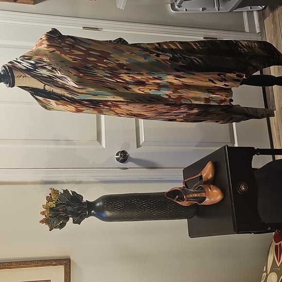 Multicolor Abstract Patterned Shawl - Picture 6 of 13